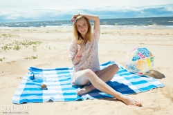 A faded good looks   NakedTeen.photos