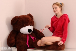 A playful girl   NakedTeen.photos