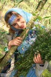 Adorable babe teasing out of doors   NakedTeen.photos