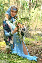 Adorable babe teasing out of doors   NakedTeen.photos