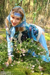 Adorable babe teasing out of doors   NakedTeen.photos