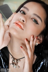 Attractive babe in pantyhose   NakedTeen.photos