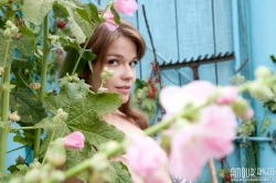 Bare in yard   NakedTeen.photos