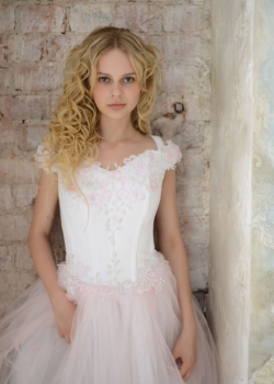 Blonde bride