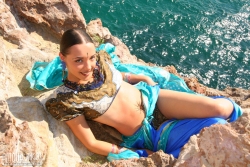 Brunette with a super frame   NakedTeen.photos