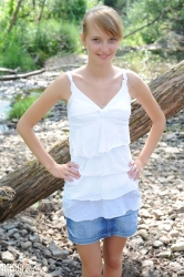 Candy babe outdoor   NakedTeen.photos