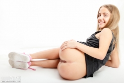 Candy shaved pussy   NakedTeen.photos