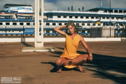 Extremely shapely frame   NakedTeen.photos