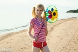 Fuzzy pussy blonde   NakedTeen.photos