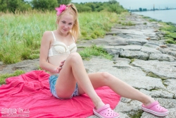 Horny naked model   NakedTeen.photos