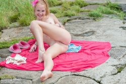 Horny naked model   NakedTeen.photos