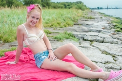 Horny naked model   NakedTeen.photos