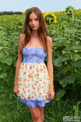 Juicy hottie stripping   NakedTeen.photos