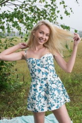 Lovable smiling good looks   NakedTeen.photos