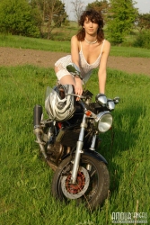 Naturally Gorgeous Brunette   NakedTeen.photos