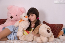 Neat teen posing   NakedTeen.photos