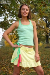 Posing hottie   NakedTeen.photos