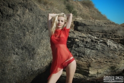 Scorching babe on sharp rocks   NakedTeen.photos