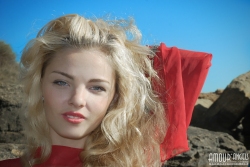 Scorching babe on sharp rocks   NakedTeen.photos