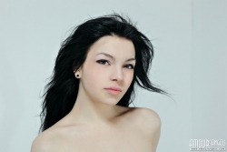 Sizzling teen posing   NakedTeen.photos