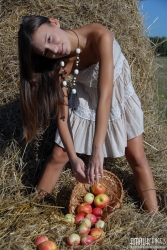 Teenager exposes her frame   NakedTeen.photos