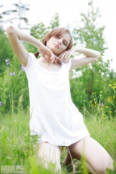 Teenager Poses Outside   NakedTeen.photos