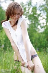 Teenager Poses Outside   NakedTeen.photos