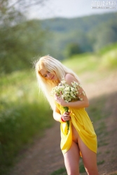 Teenager strips open air   NakedTeen.photos