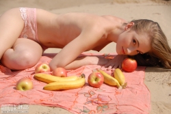 Youngster displays her frame   NakedTeen.photos